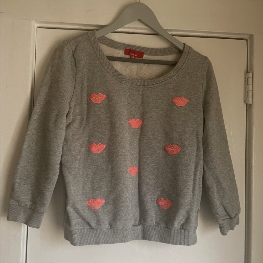 Saks Fifth Avenue Gray Sweater with Pink Lip Details‎ size large
